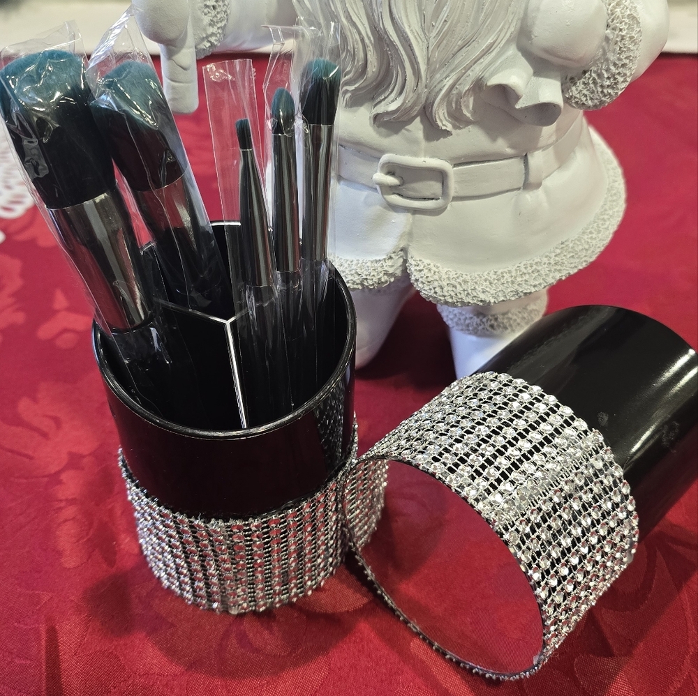Makeup brush set with mirror